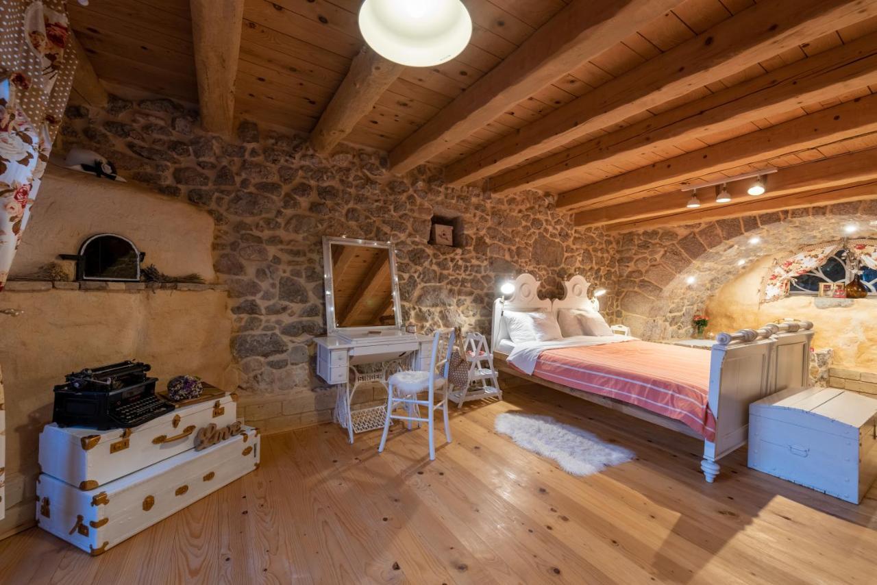 Villa Festina Lente - Cosy & Authentic Villa With Private Heated Pool Dobrinj Exterior photo