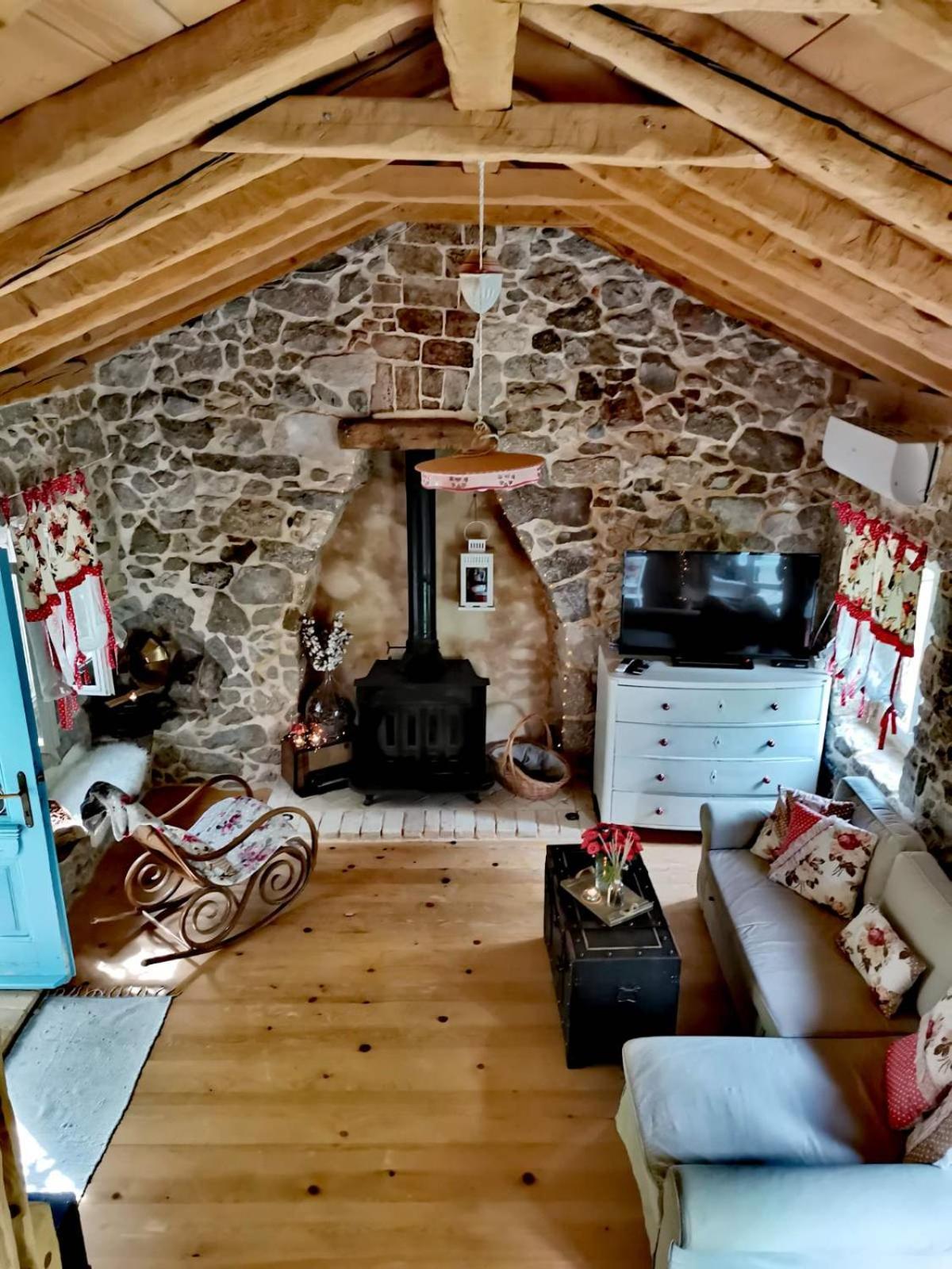 Villa Festina Lente - Cosy & Authentic Villa With Private Heated Pool Dobrinj Exterior photo